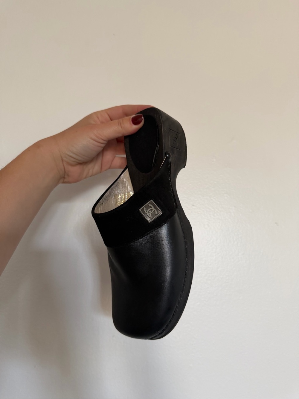 CHANEL Black Leather Clog Mule with Logo Plaque - Picture 3 of 8
